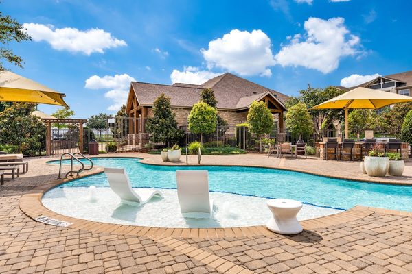 Venue Craig Ranch apartments in Addison, TX
