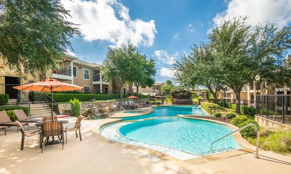 El Lago Apartments apartments in Addison, TX