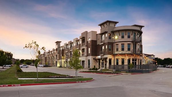 Epic Apartments apartments in Addison, TX