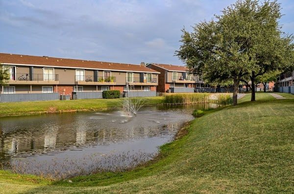 Oak Tree Village Apartments apartments in Addison, TX