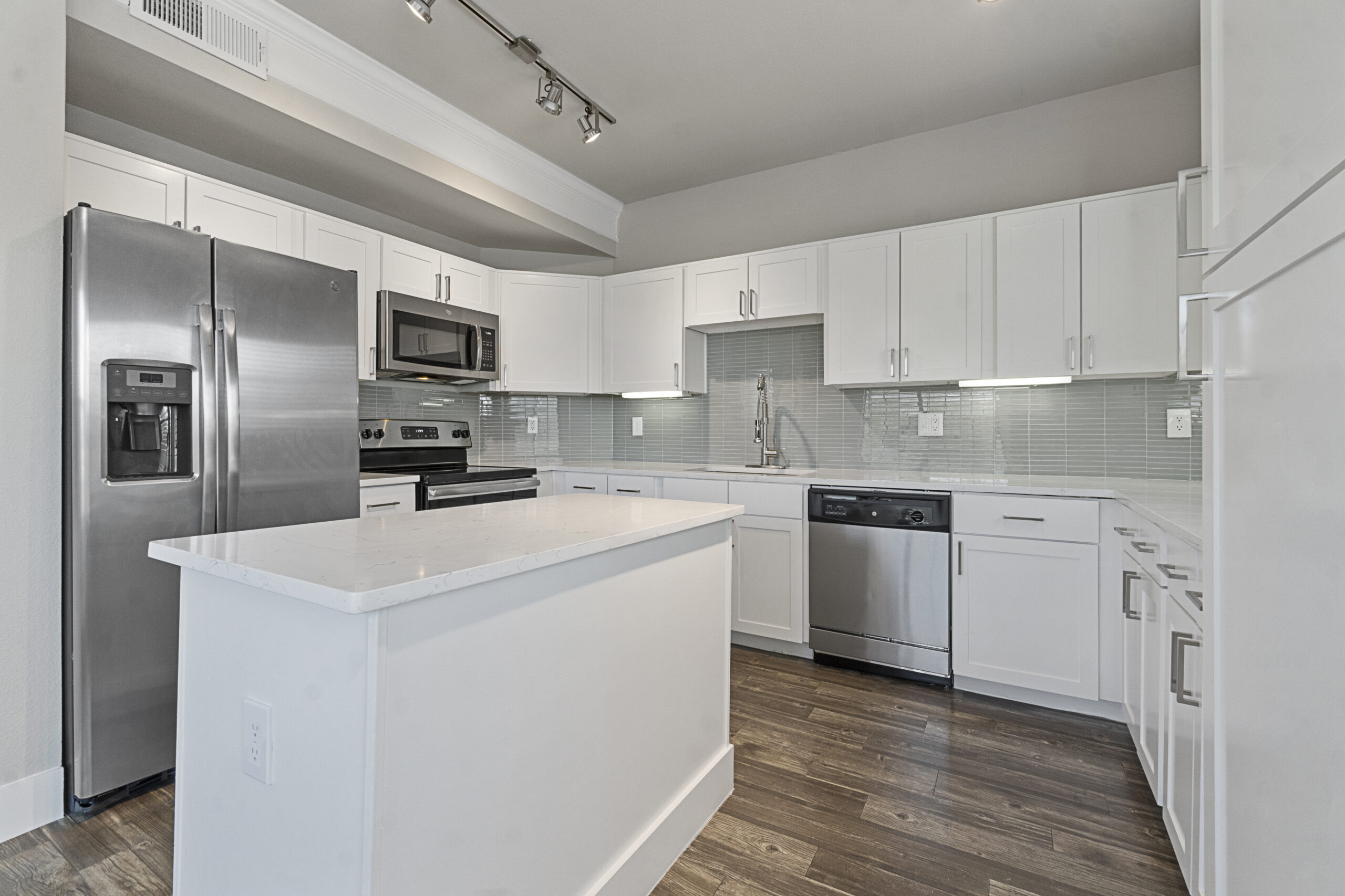 The Pearl on Frankford apartments in Addison, TX