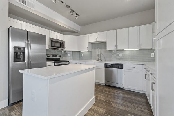The Pearl on Frankford apartments in Addison, TX