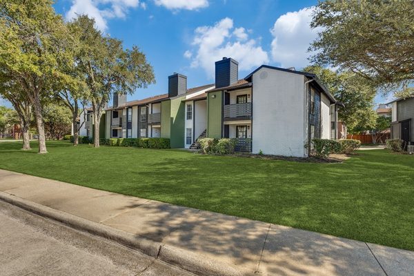 Richmond Apartments apartments in Addison, TX