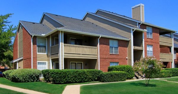 Preston Village apartments in Addison, TX