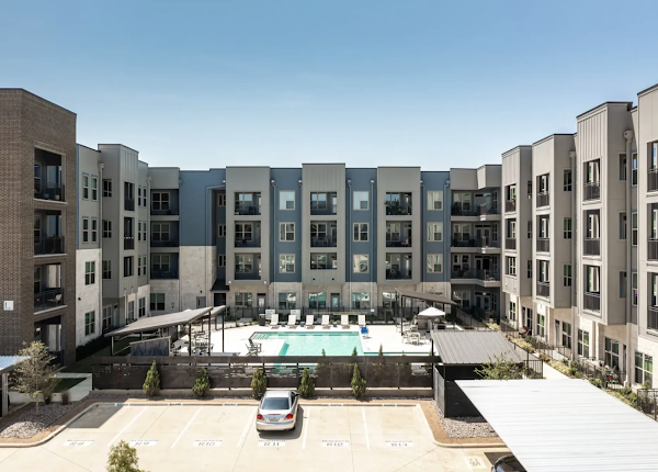 Eighteen51 Brinker apartments in Addison, TX
