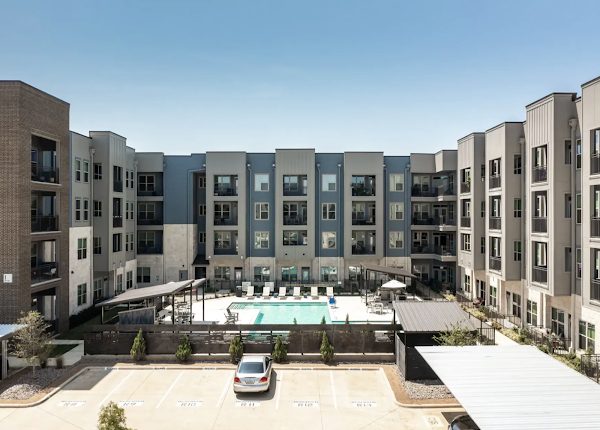 Eighteen51 Brinker apartments in Addison, TX