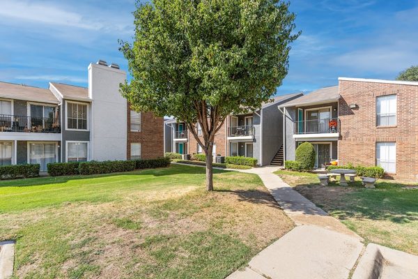 Oak Meadows Apartments apartments in Addison, TX