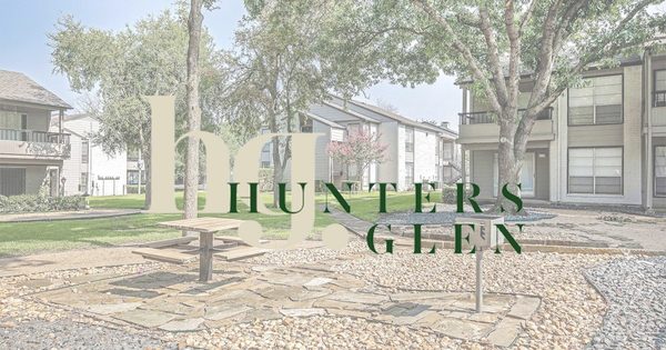 Hunters Glen apartments in Addison, TX