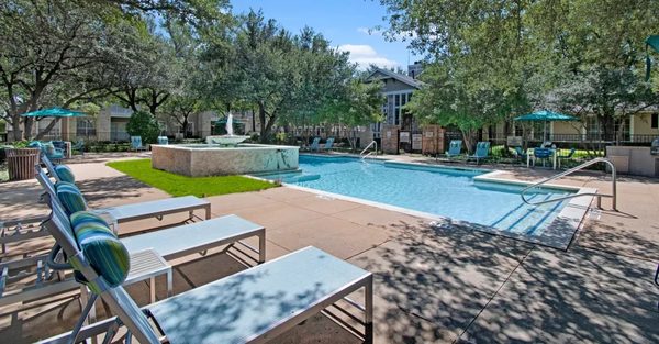 Somerset at Spring Creek apartments in Addison, TX