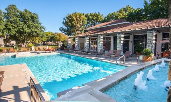 6900 Villas of Preston Creek apartments in Addison, TX