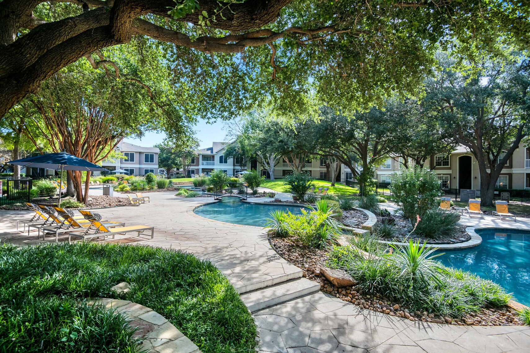 The Point at Deerfield apartments in Addison, TX