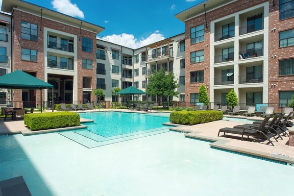 Gramercy on the Park apartments in Addison, TX