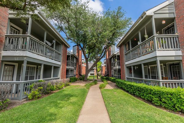 Pear Ridge apartments in Addison, TX