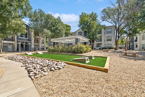Allure North Dallas apartments in Addison, TX