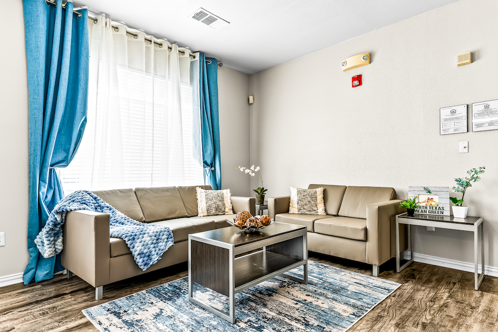 The Ridge at North Texas apartments in Addison, TX