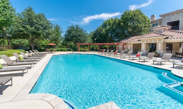 Estancia at Ridgeview Ranch apartments in Addison, TX