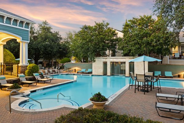 Cottonwood Ridgeview apartments in Addison, TX