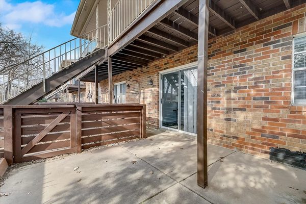 WatersEdge apartments in Addison, TX