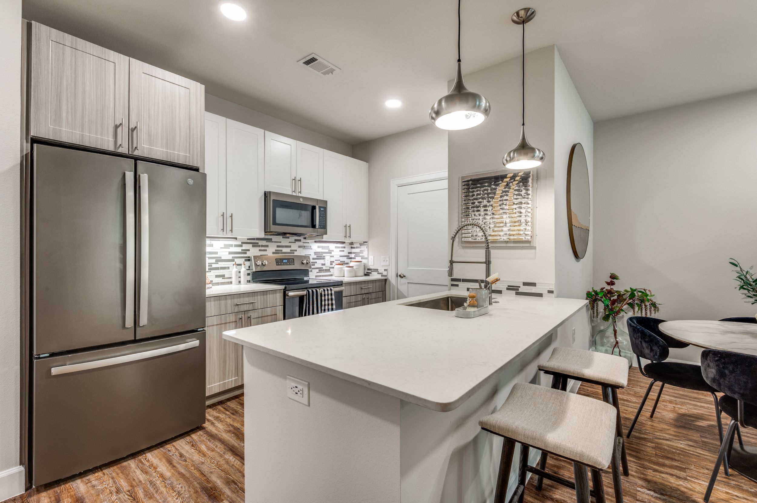 Theo Allen Gateway Apartments & Townhomes apartments in Addison, TX