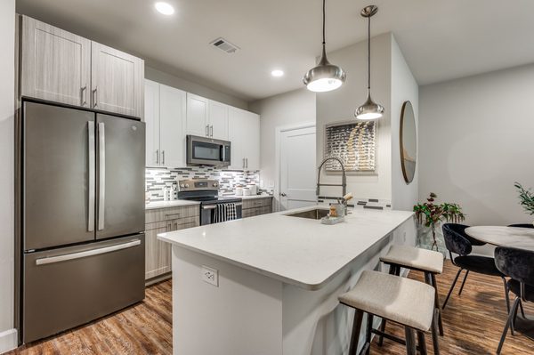 Theo Allen Gateway Apartments & Townhomes apartments in Addison, TX