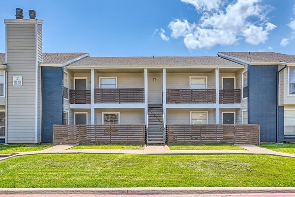 The Leighton Apartments apartments in Addison, TX