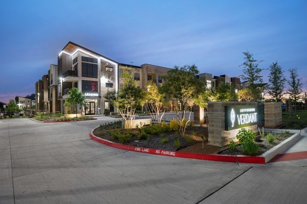 Jefferson Verdant apartments in Addison, TX