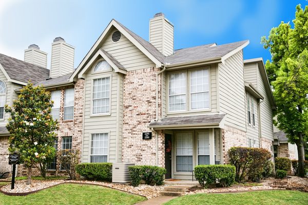 Plano Park Townhomes apartments in Addison, TX