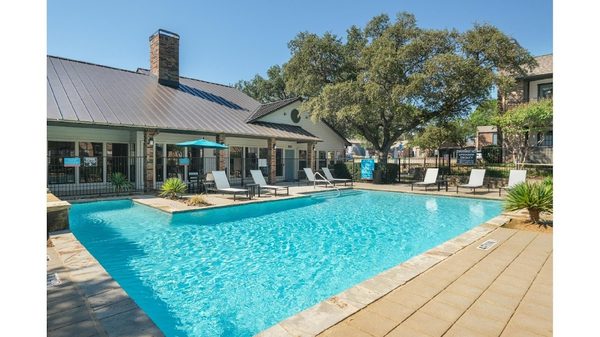Camino del Sol apartments in Addison, TX