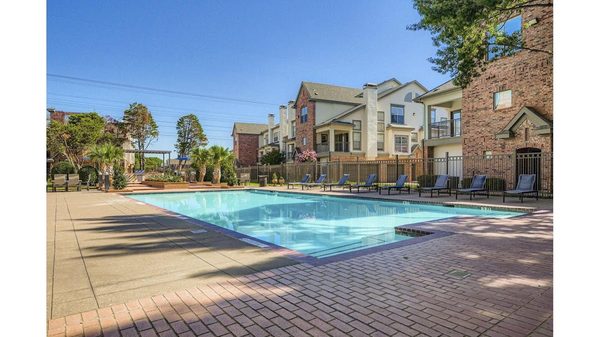 The Livingston apartments in Addison, TX