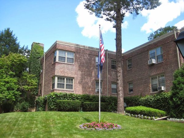 Stonehenge Gardens apartments in Albany, NY