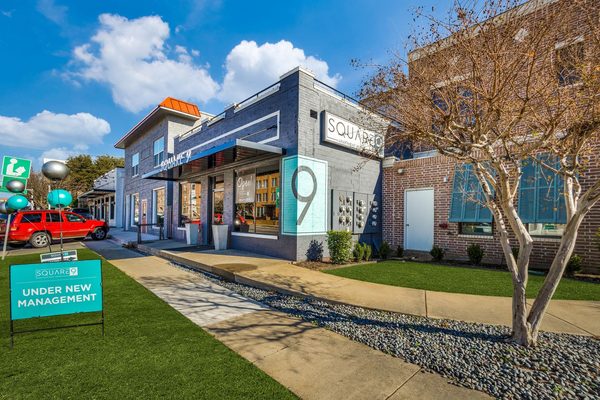 Square9 apartments in Addison, TX