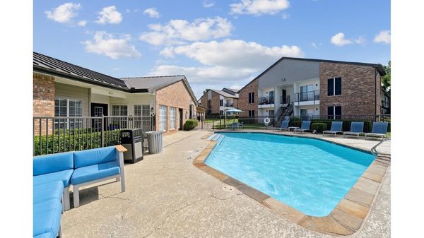 Oaks of Denton apartments in Addison, TX