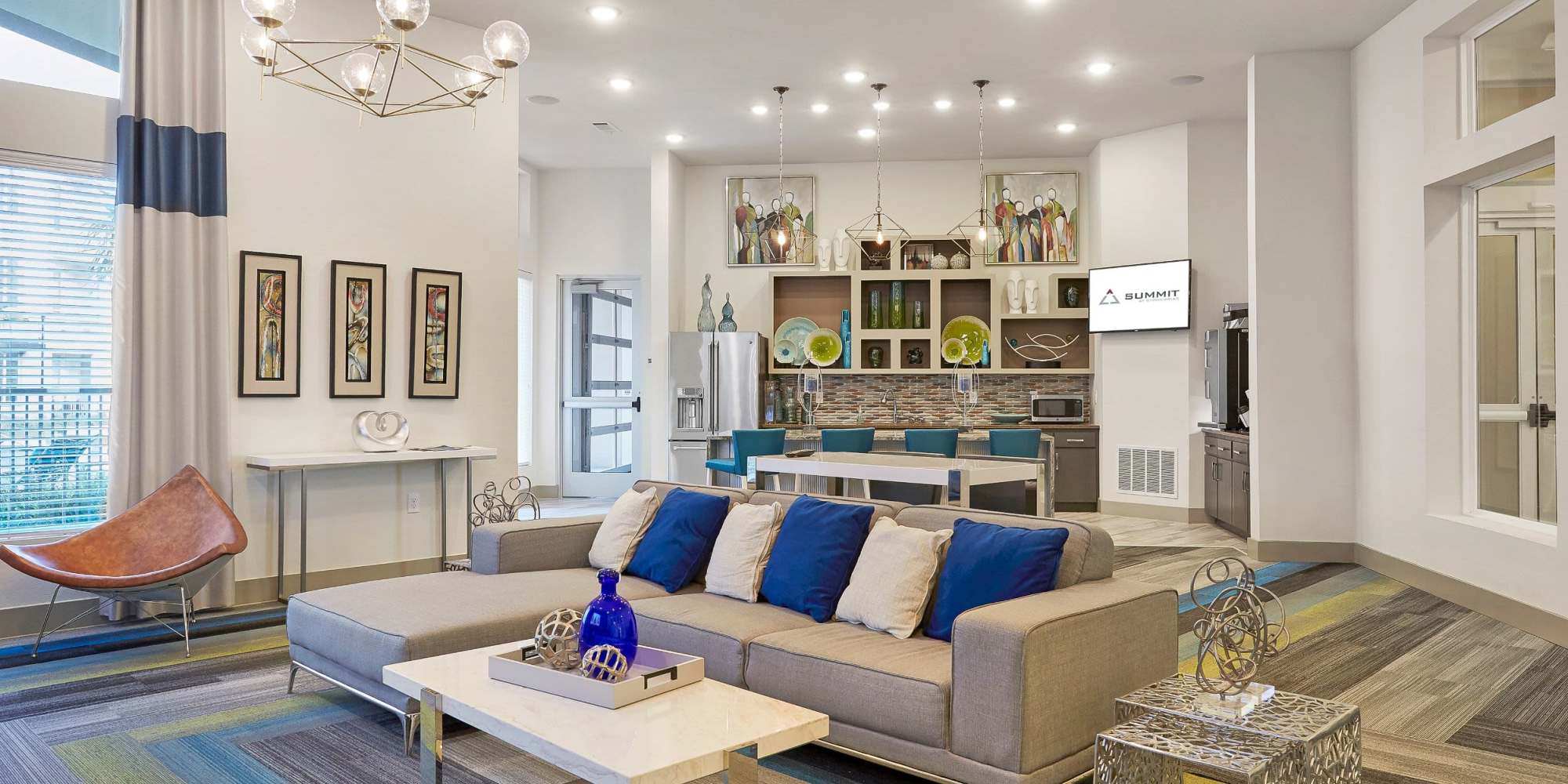 Summit at Stonebriar apartments in Addison, TX