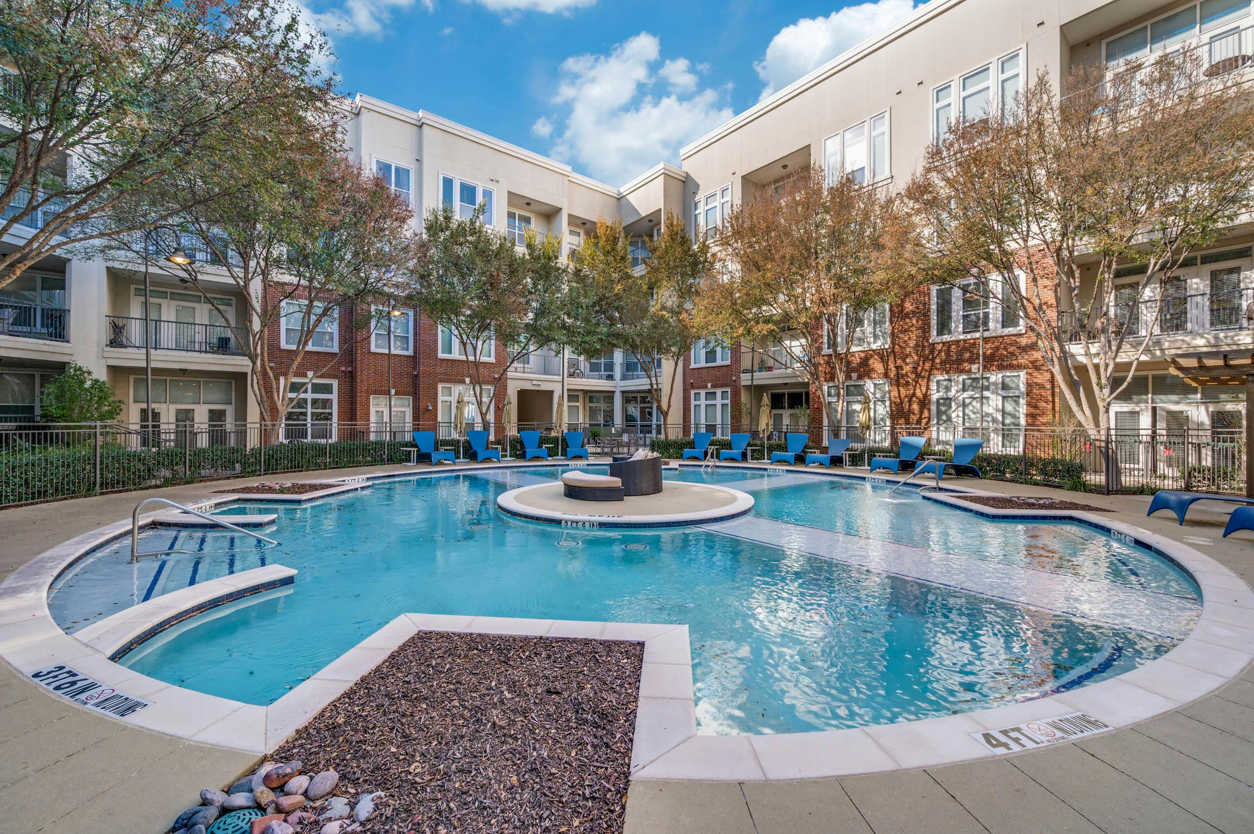 AMLI Frisco Crossing apartments in Addison, TX