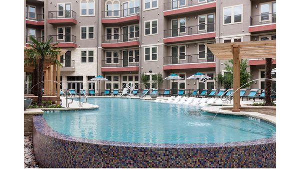 Capitol at Stonebriar apartments