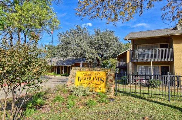 Woodlands of Plano apartments in Addison, TX
