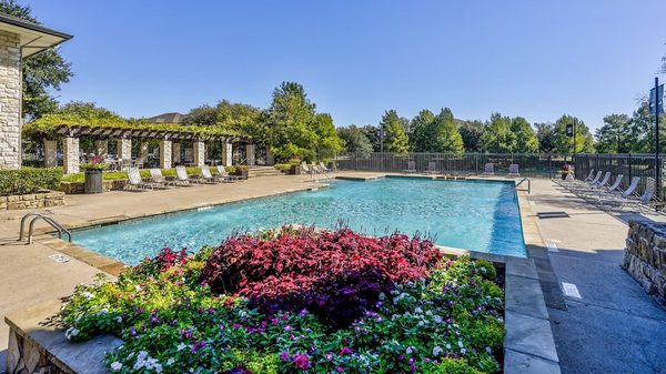 Cypress Lake at Stonebriar Apartments apartments in Addison, TX