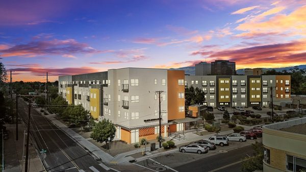 Silver Moon Lodge apartments in Albuquerque, NM