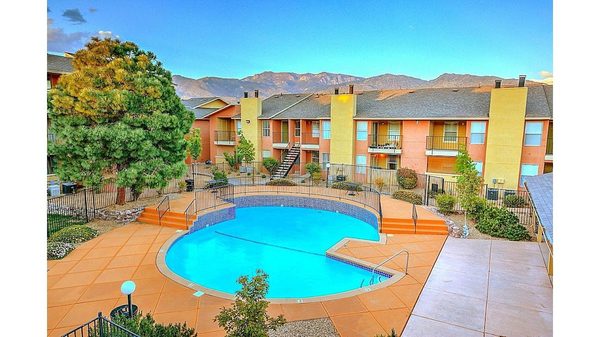 Arrowhead Pointe apartments in Albuquerque, NM