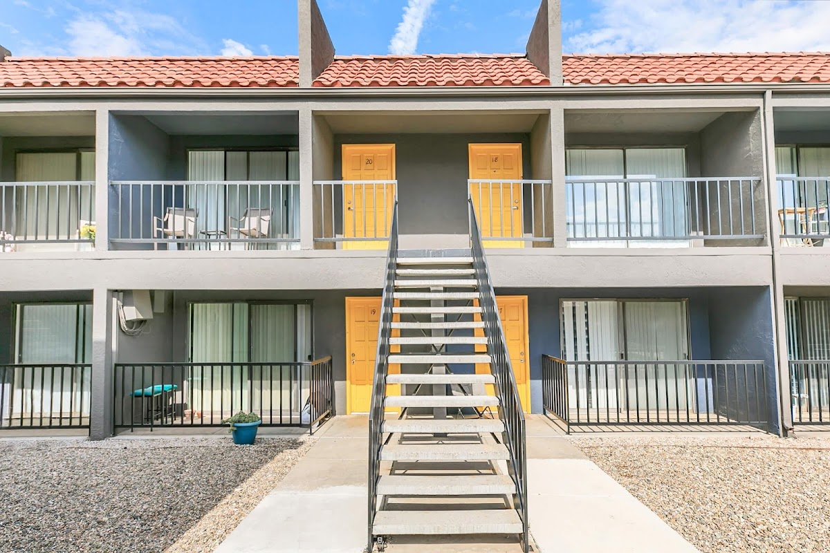 Las Brisas apartments in Albuquerque, NM