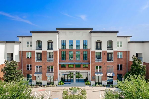 Bell Gateway Village apartments in Addison, TX
