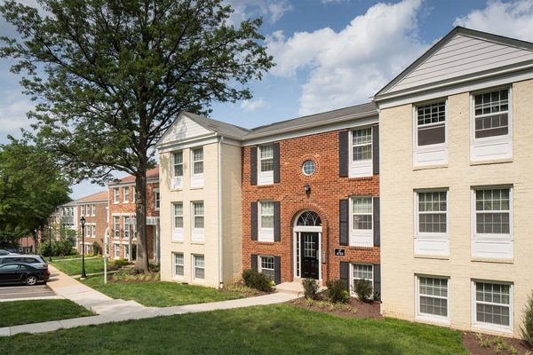 Newport Village apartments in Alexandria, VA