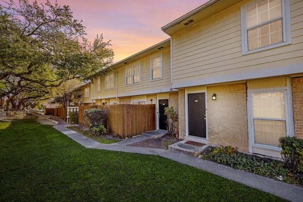 The Arbors at Tallwood apartments in Austin TX