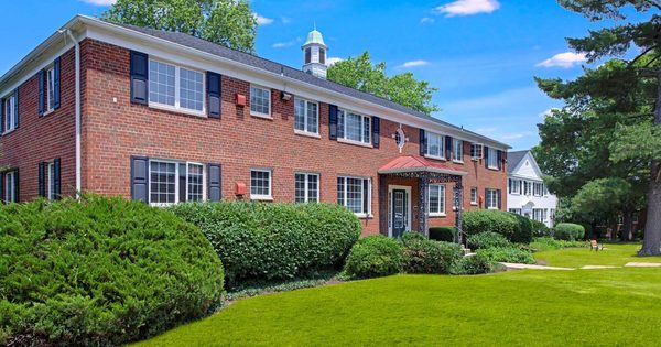 Braddock Lee apartments in Alexandria, VA