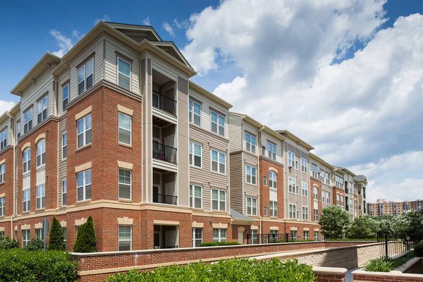 The Courts at Huntington Station apartments in Alexandria, VA