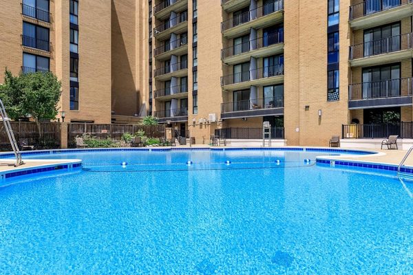 Whitestone at Landmark apartments in Alexandria, VA