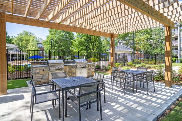 Grande Oaks at Old Roswell Apartment Homes apartments in Alpharetta, GA