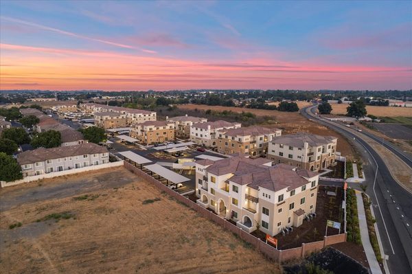 The Silvergate apartments in Antioch, CA