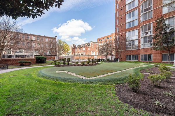 Lincoln Old Town apartments in Alexandria, VA