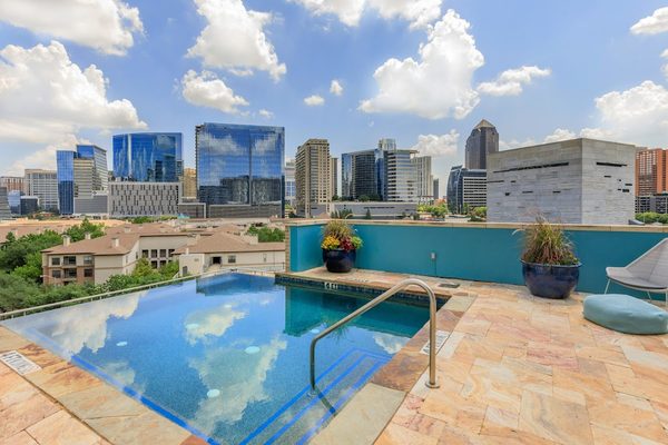 The Vista apartments in Dallas, TX